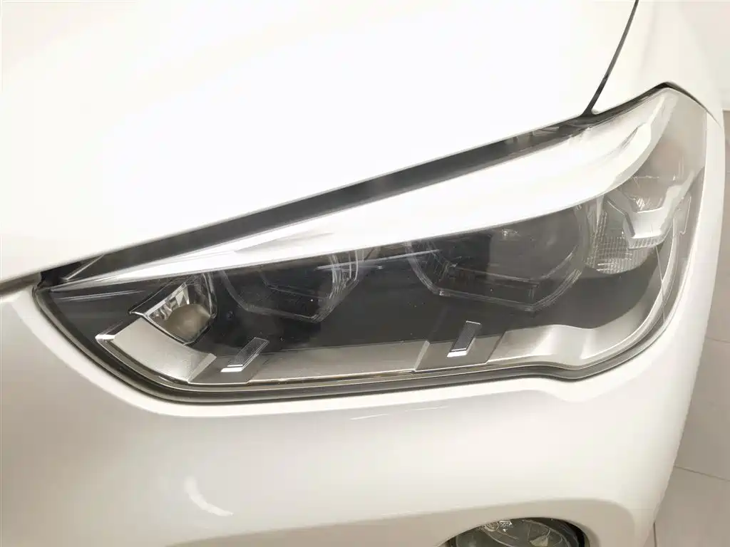 BMW X1 2018 sDrive18Li Premium Model фото 7