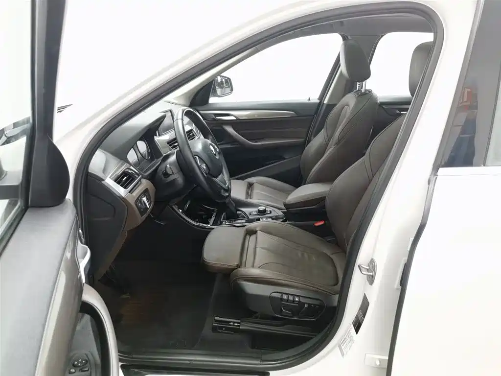 BMW X1 2018 sDrive18Li Premium Model фото 10