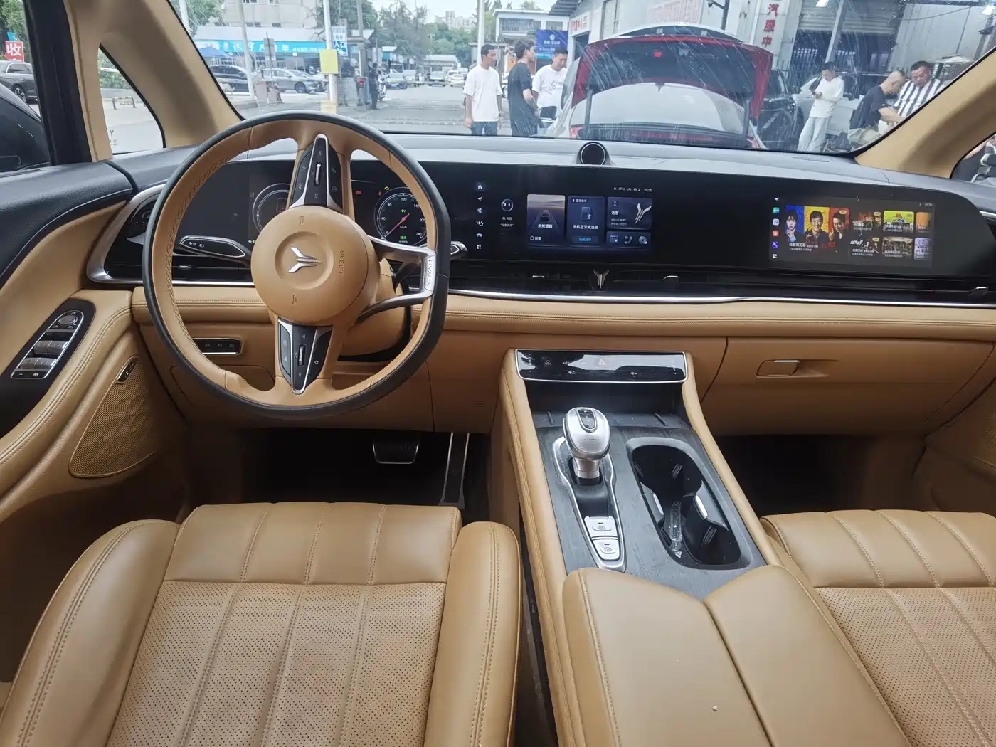 Voyah Auto Voyah Dreamer 2022 Low-carbon Dream+Smart Package фото 12