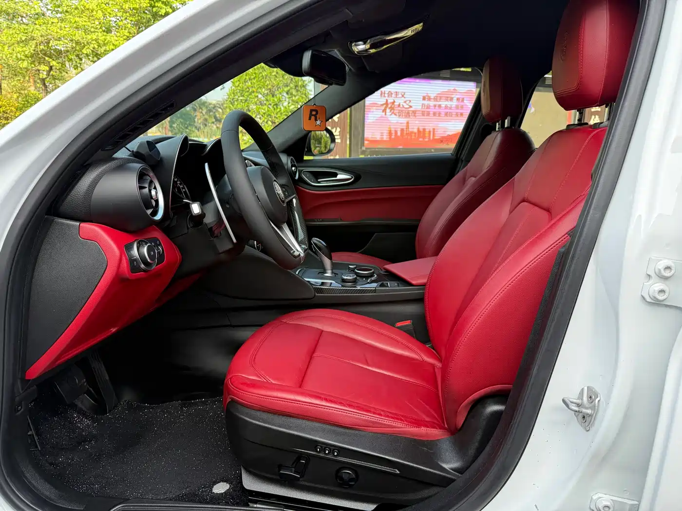 Alfa Romeo Giulia 2017 2.0T 200HP Elite Edition фото 9