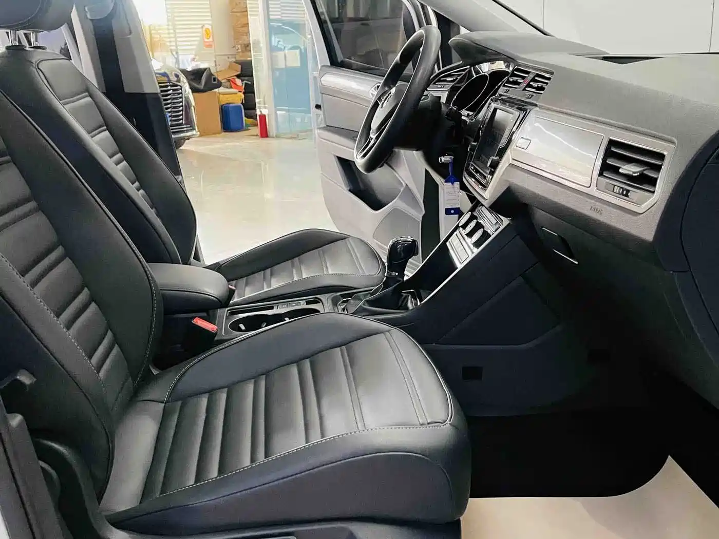Volkswagen Touran 2018 Touran L 280TSI DSG Comfort Edition 7-seater China VI фото 6