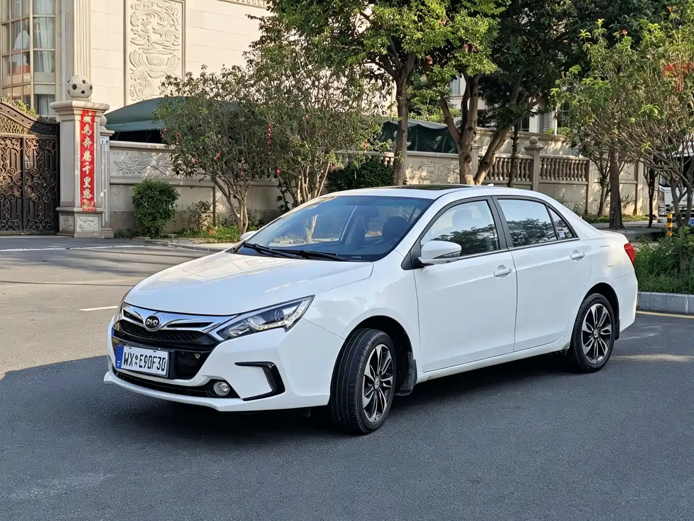 BYD Qin New Energy 2016 2015 1.5T Dual Crown Flagship Edition