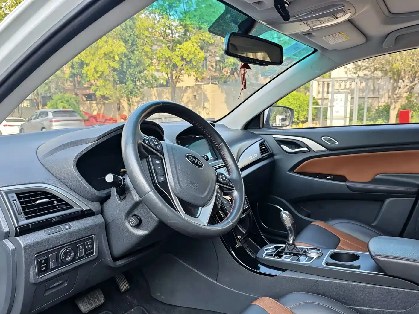 BYD Qin New Energy 2016 2015 1.5T Dual Crown Flagship Edition