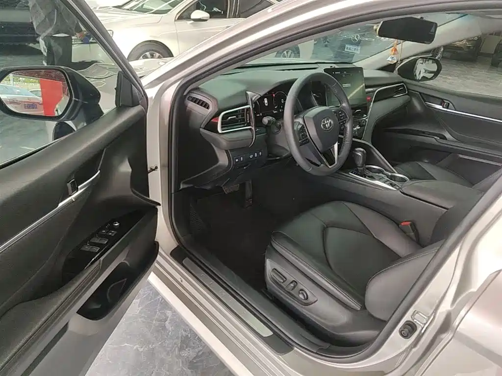 Toyota Camry 2021 2.5G Luxury Edition фото 16