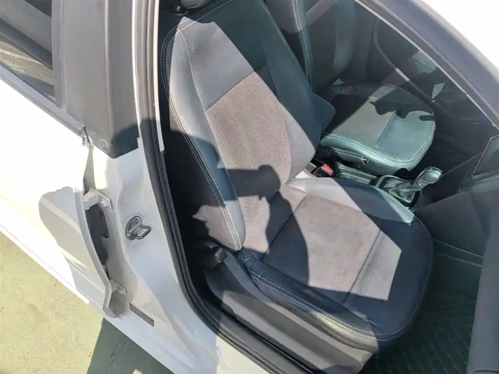 Volkswagen Polo 2016 1.6L Automatic Comfort фото 25