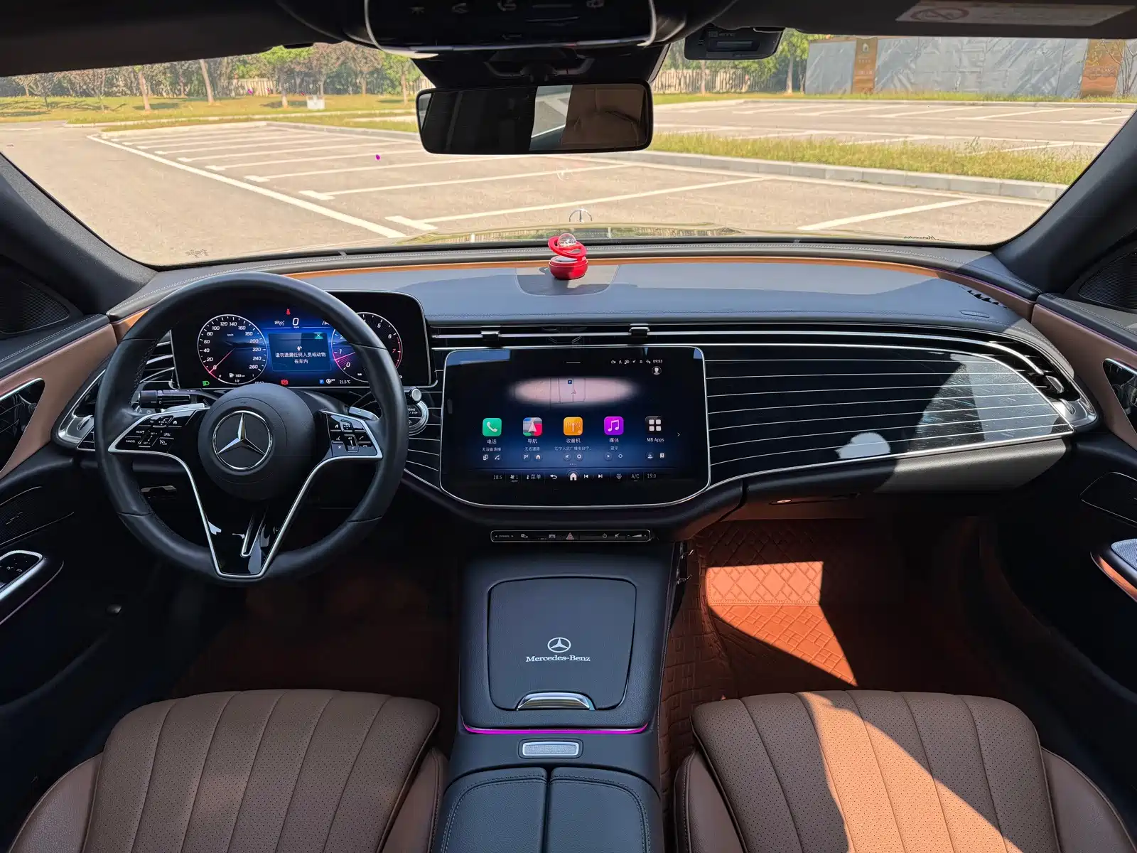 Фото 9 - Mercedes-Benz E-Class