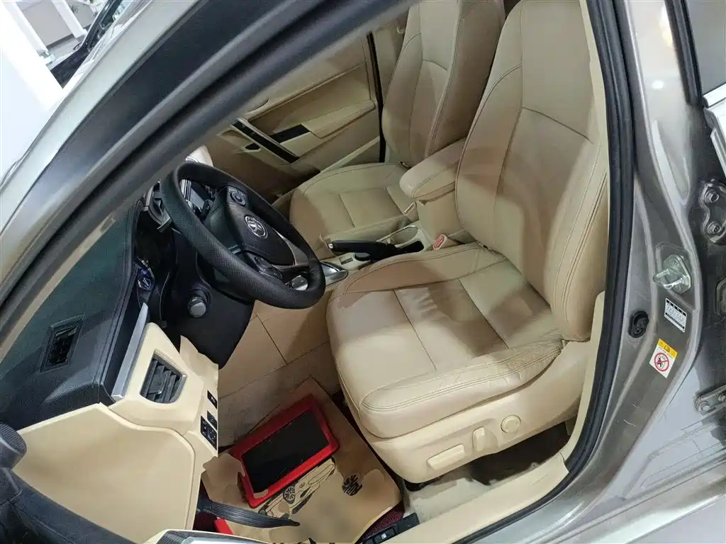 Toyota Corolla 2014 1.8L CVT Supreme Edition фото 11