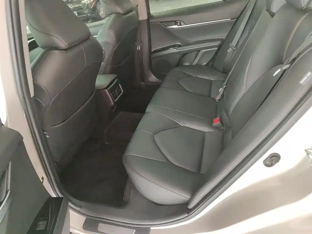 Toyota Camry 2021 2.5G Luxury Edition фото 17