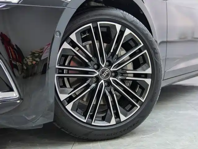 Audi A6L 2024 45 TFSI quattro Exclusive Elegance — фото 3