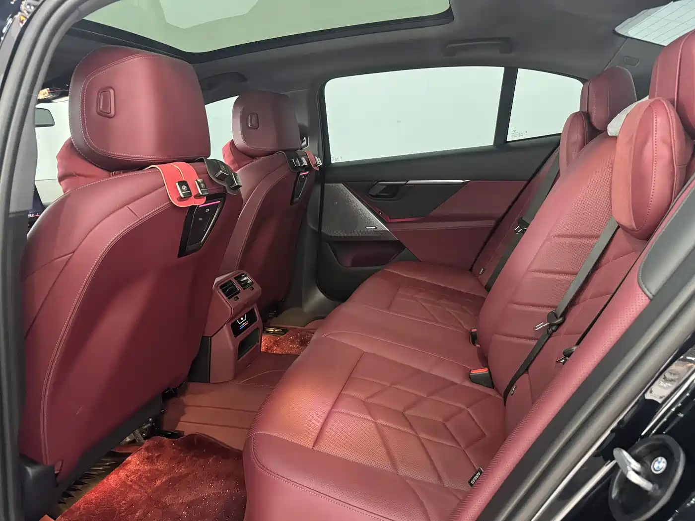 BMW 5 Series 2025 530Li Leading M Sport Package фото 4