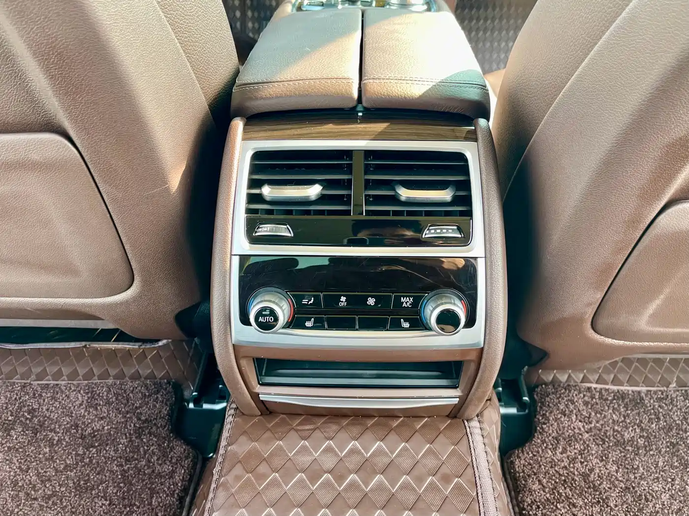 BMW 7 Series 2017 730Li Leading Edition фото 15