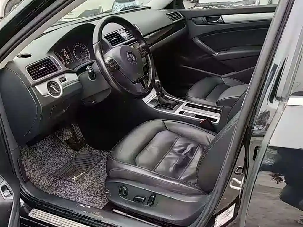 Volkswagen Passat 2015 1.8TSI DSG Honor Edition фото 3