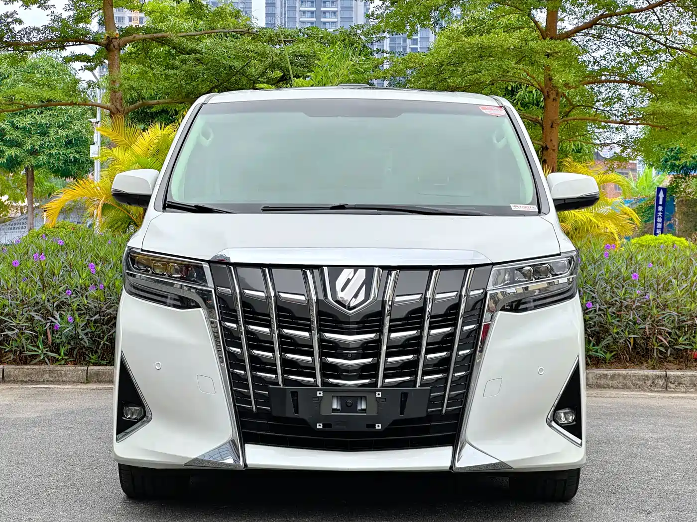 Toyota Alphard 2015 3.5L Premium Edition фото 2