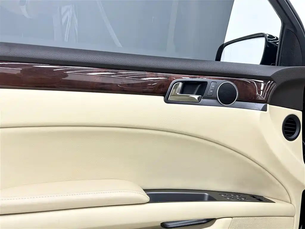 Volkswagen Phaeton 2009 Model 4.2L V8 4-seat Extended Executive Edition фото 18