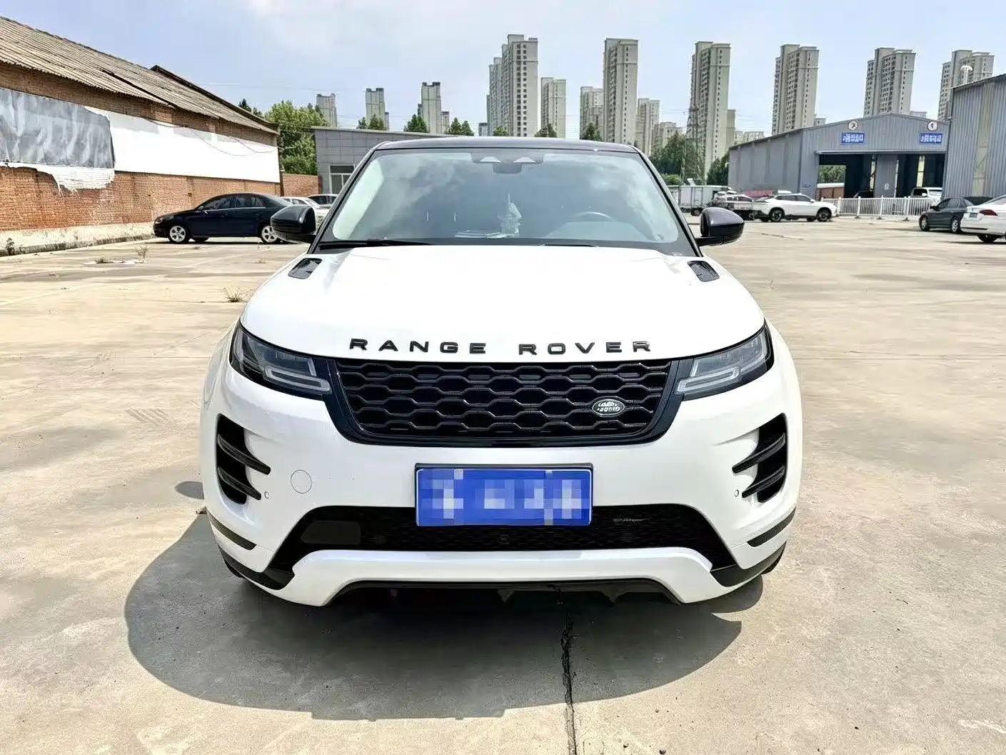 Photo 2 - Land Rover Range Rover Evoque