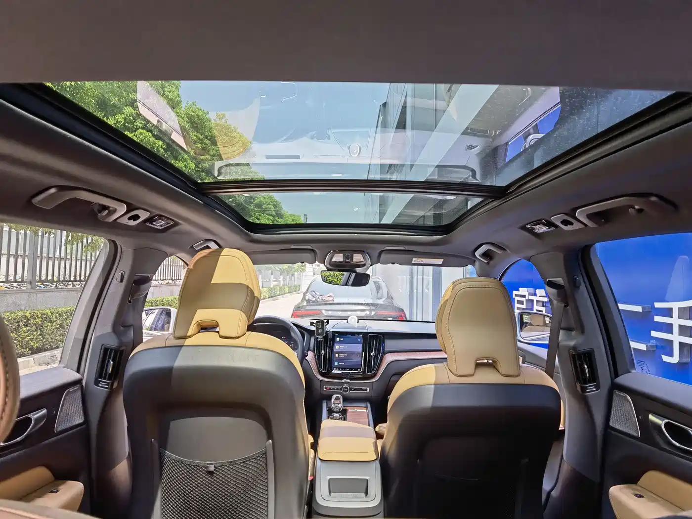 VOLVO XC60 PLUG-IN HYBRID