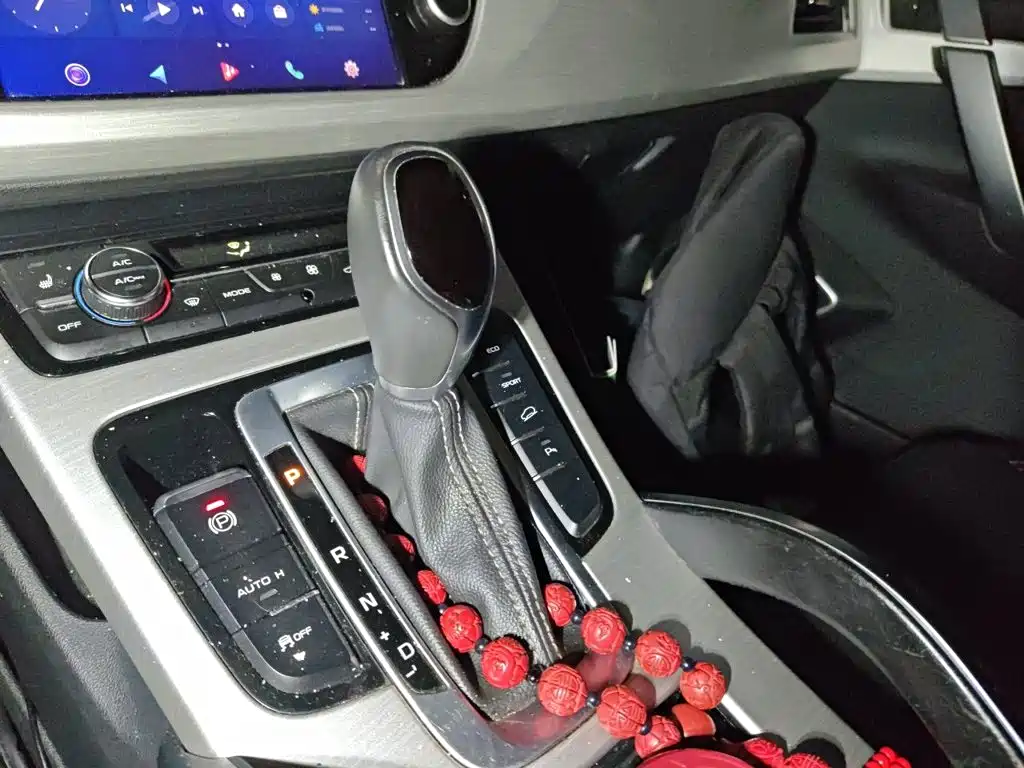 Фото 7 - Geely Atlas