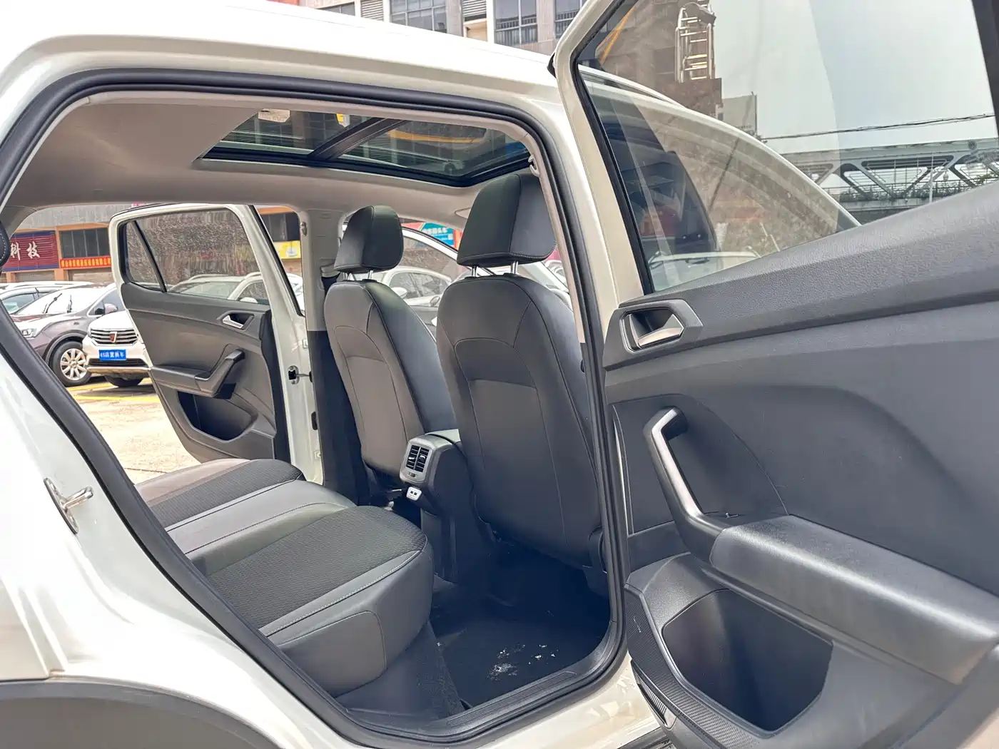 Volkswagen Tanying 2021 1.5L Automatic Smart Connect Edition фото 9