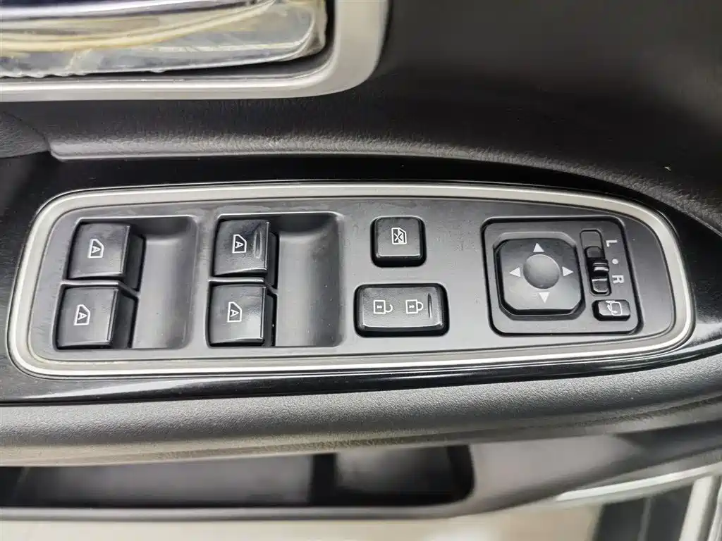 Mitsubishi Outlander 2019 2.4L 4WD Deluxe Edition 5-Seater China VI фото 9