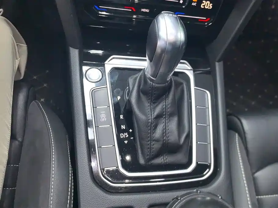Volkswagen Magotan 2020 330TSI DSG Leading фото 16