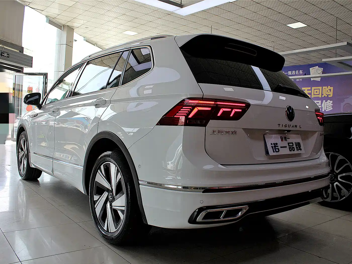 Volkswagen Tiguan L 2023 330TSI Auto 2WD R-Line Premium Edition фото 16