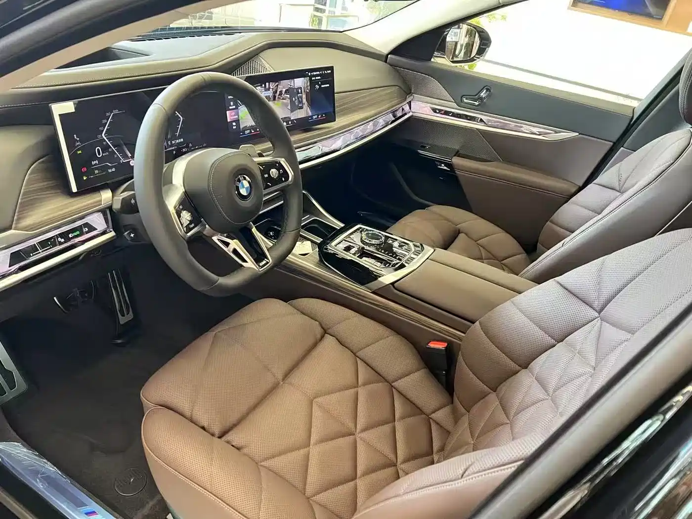 BMW 7 Series 2023 Model 740Li Leading M Sport Package фото 9