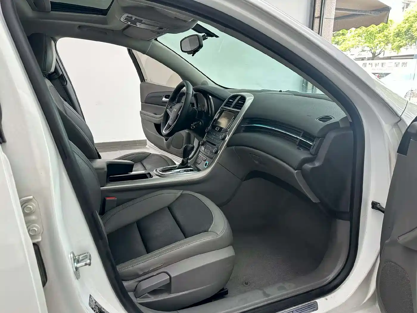 Chevrolet Malibu 2013 2.0L Automatic Luxury Edition фото 4