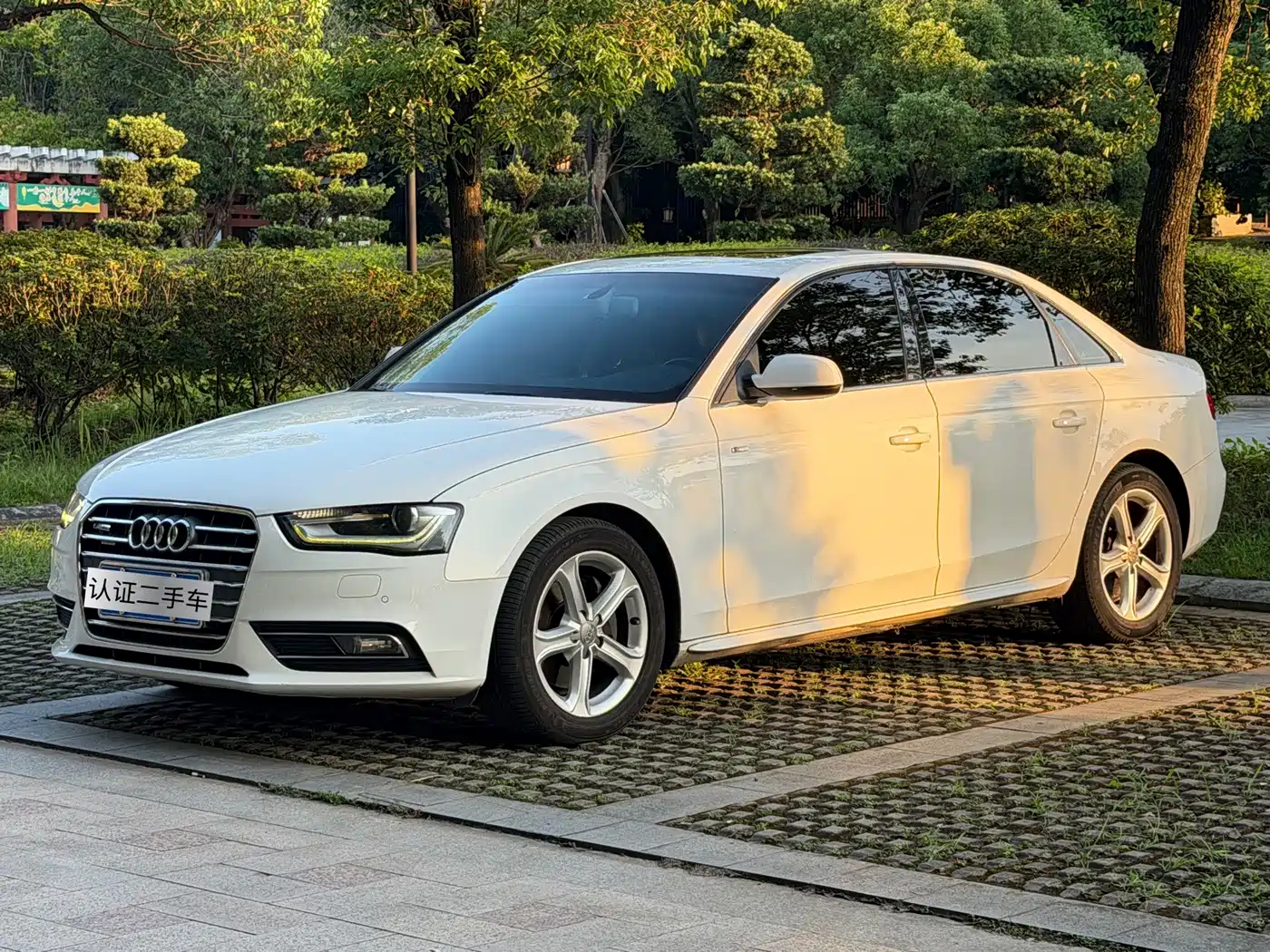 Фото 1 - Audi A4L