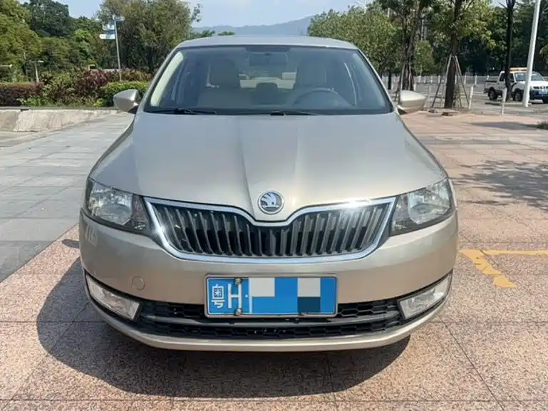 Photo 2 - Škoda Rapid