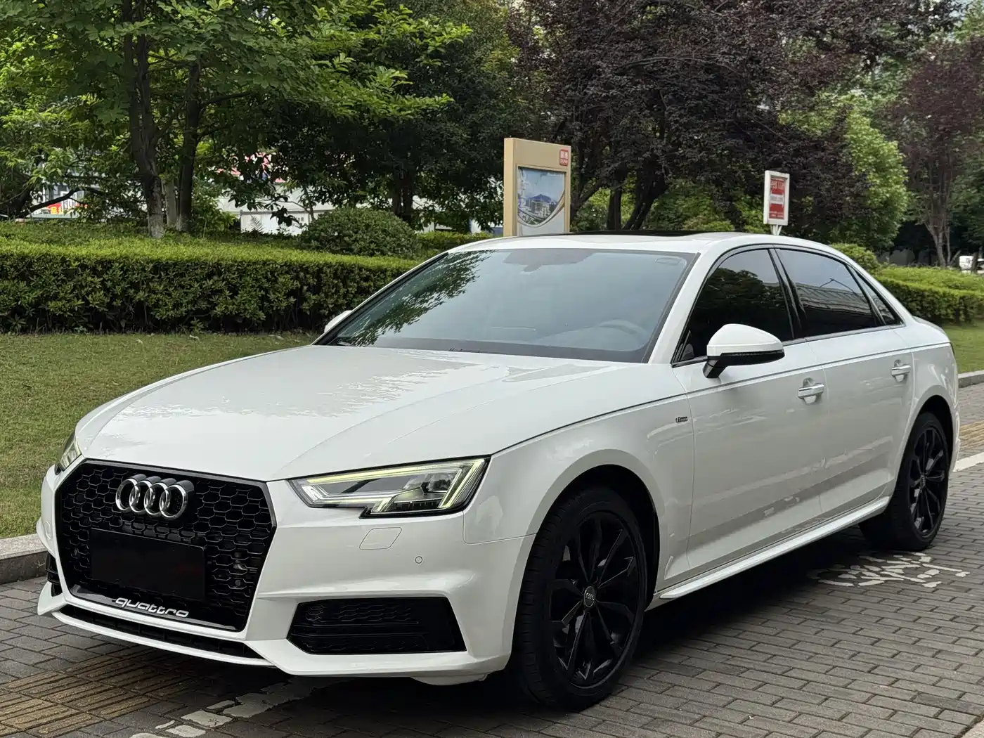 Audi A4L 2018 30th Anniversary 40 TFSI Fashion