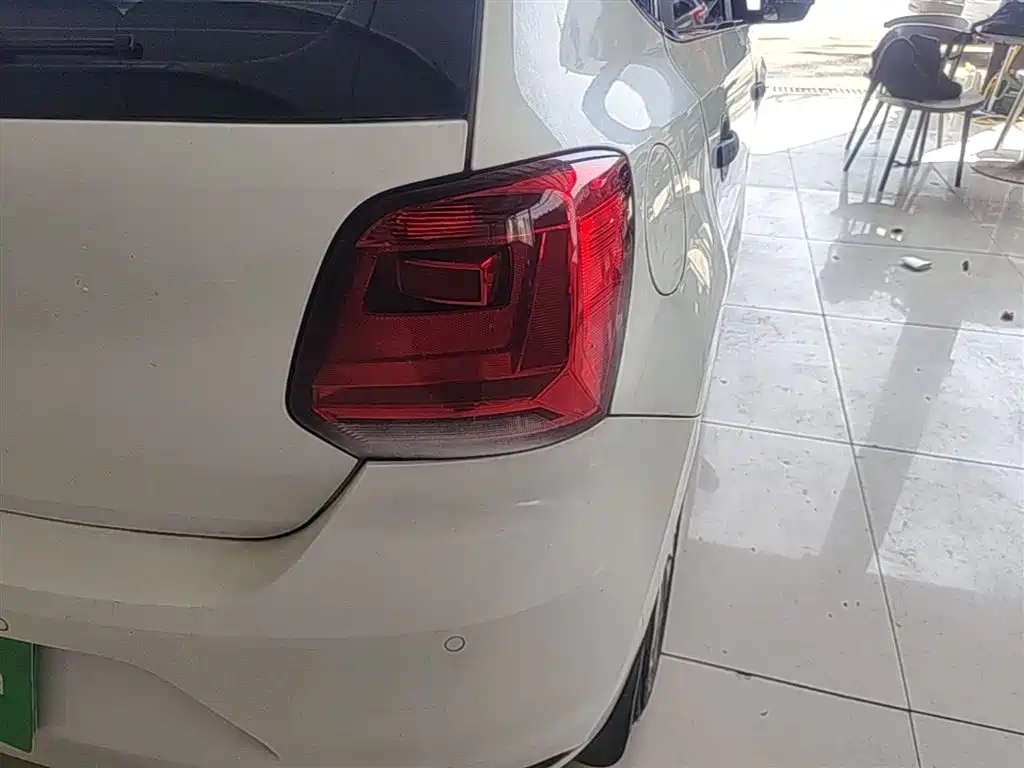 Volkswagen Polo 2014 1.6L Manual Comfort Edition фото 8