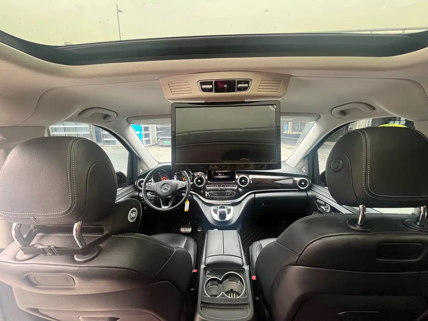 Mercedes-Benz V-Class 2018 V 260 L Premium Long Wheelbase Edition China VI фото 7
