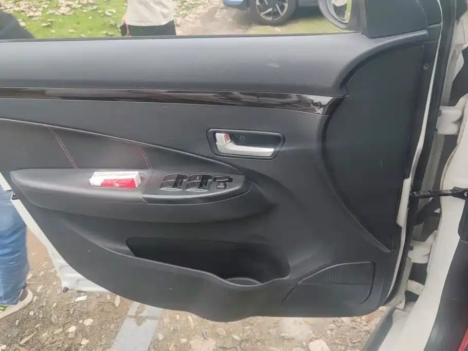 Dongfeng Fengguang Fengguang 370 2016 2016 1.5L Manual Standard SFG15-05 7-Seat