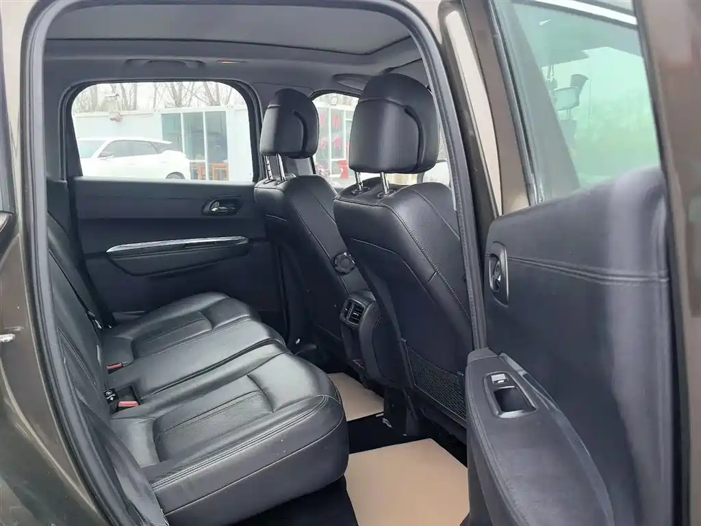 Peugeot 3008 2015 2.0L Automatic Classic Edition фото 7