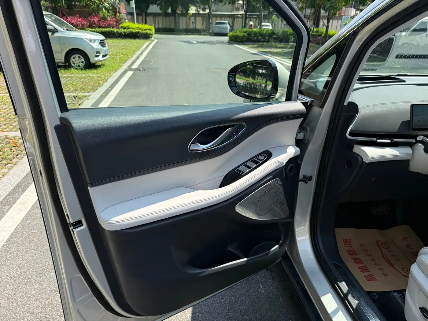 Voyah Auto Voyah Dreamer 2025 PHEV AWD Flagship Qian Kun Edition фото 10