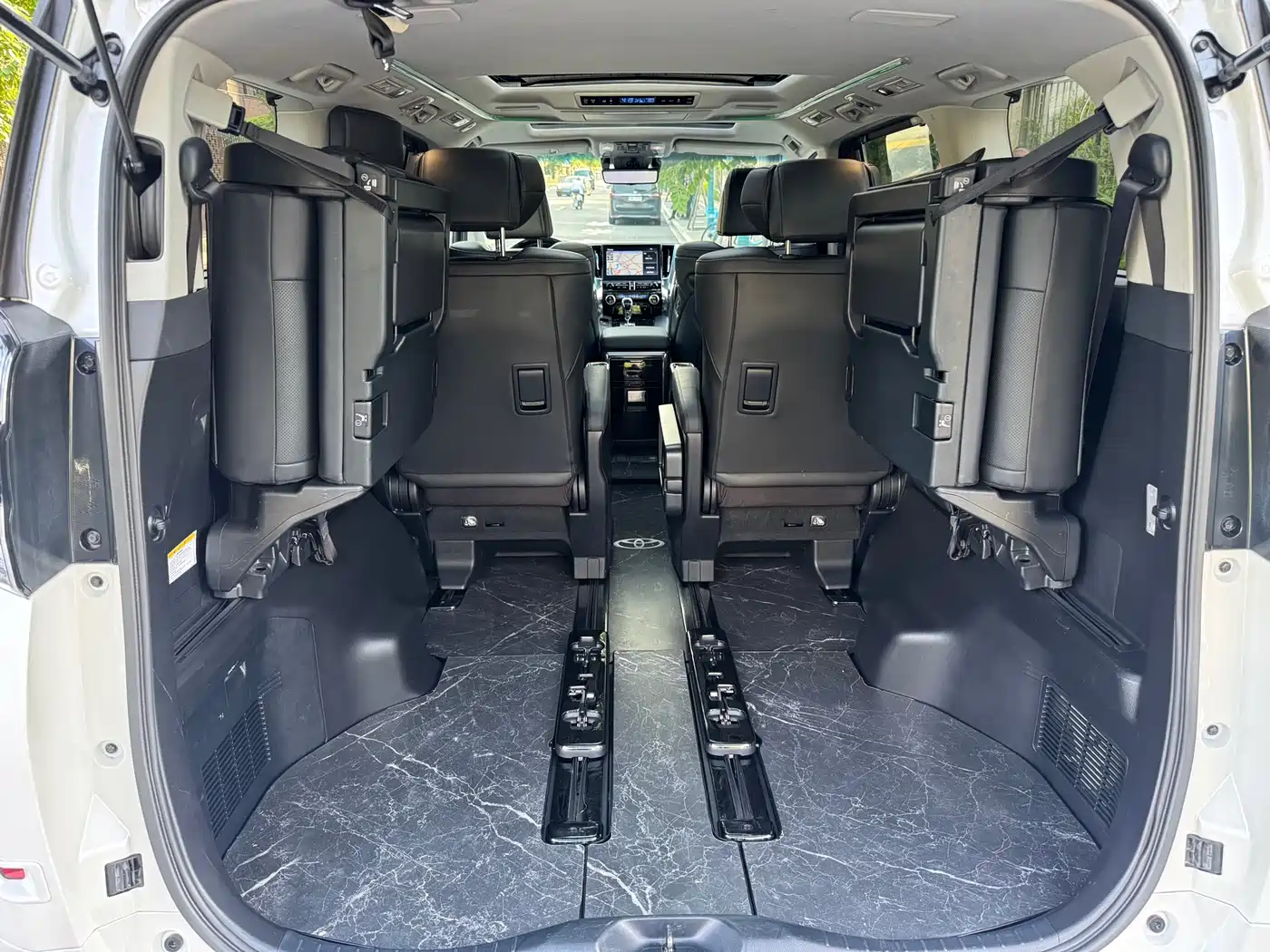 Toyota Vellfire 2023 Crown Hybrid 2.5L HV Luxury фото 7