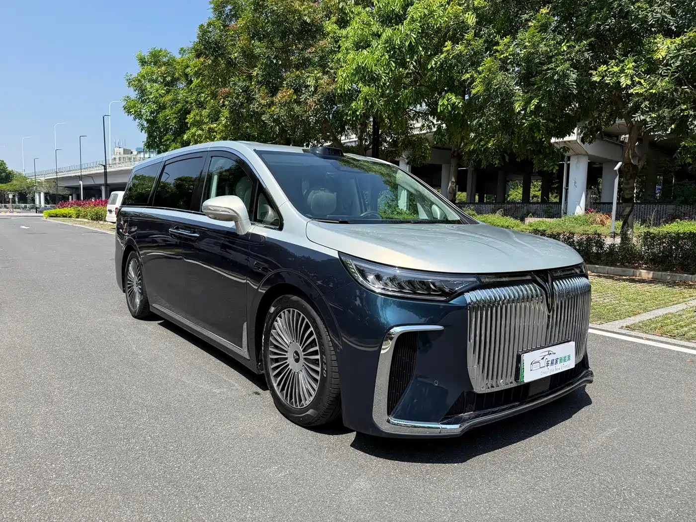 Voyah Auto Voyah Dreamer 2025 PHEV AWD Flagship Qian Kun Edition фото 7