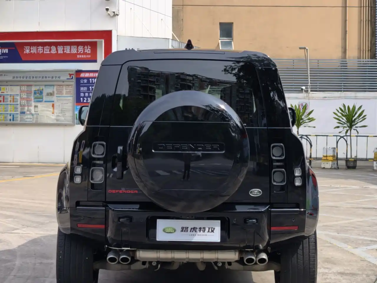 Land Rover Defender 2024 110 5.0T V8 фото 15