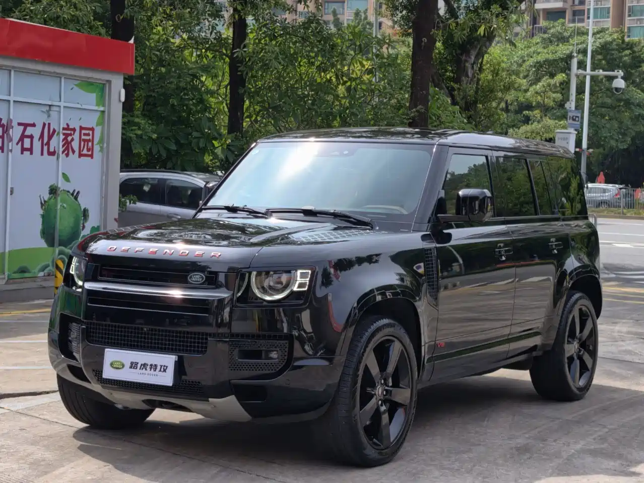 Land Rover Defender 2024 110 5.0T V8