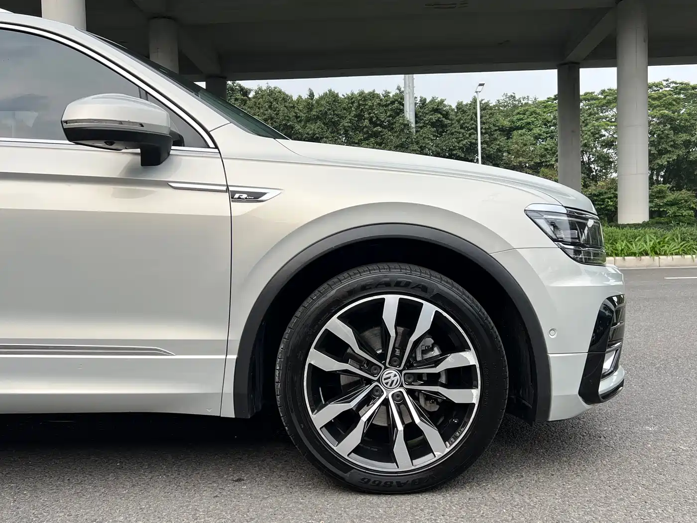 Volkswagen Tiguan L 2019 330TSI Automatic 2WD R-Line Flagship Edition China VI фото 3