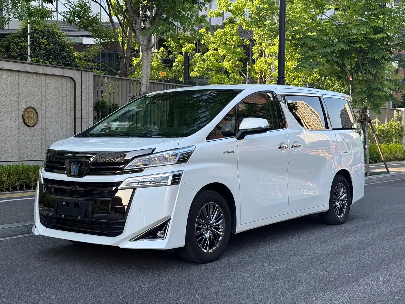 Toyota Vellfire 2023 Crown Hybrid 2.5L HV Luxury