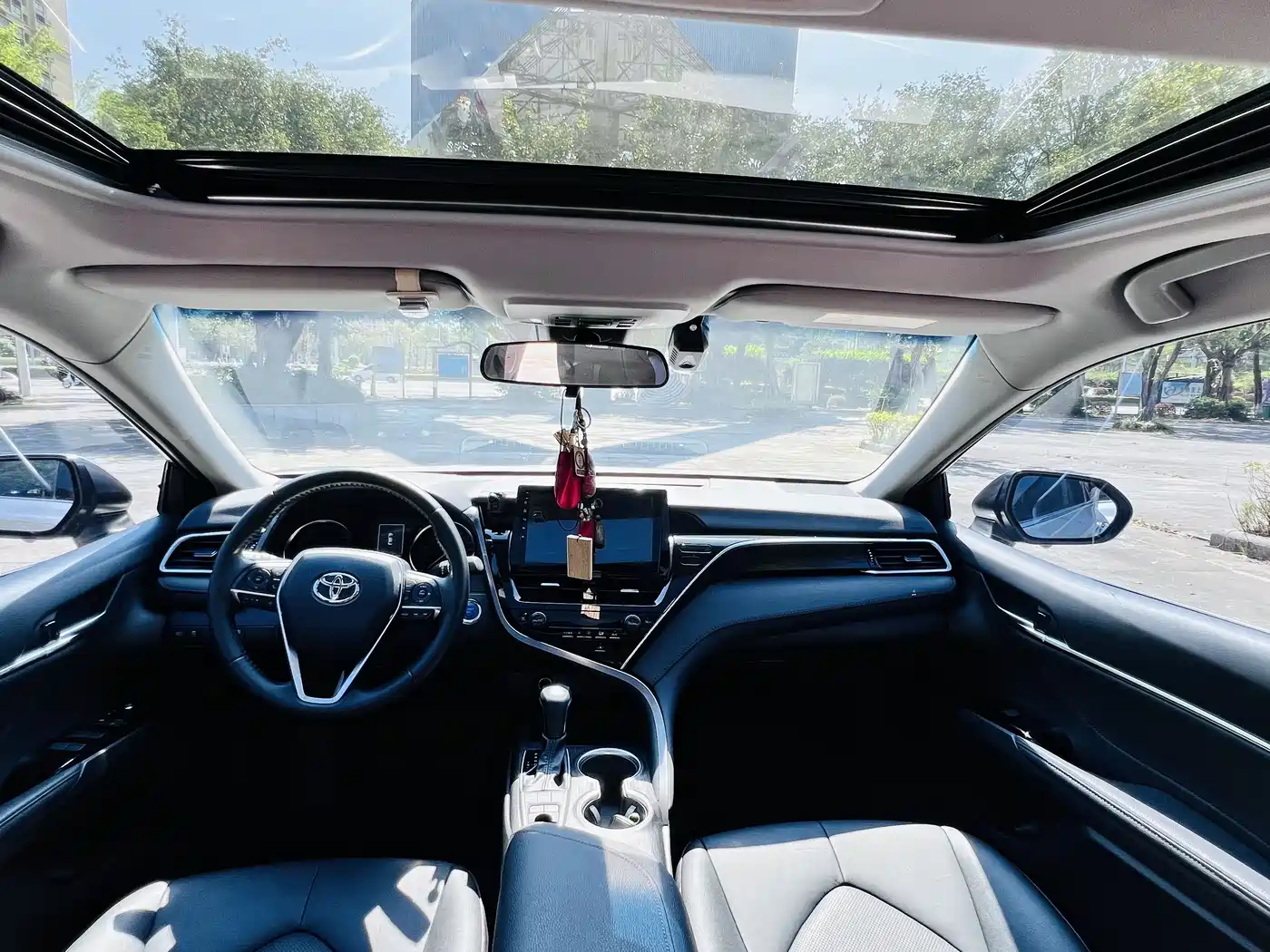 Toyota Camry 2021 Hybrid 2.5HGVP Leading Edition фото 14