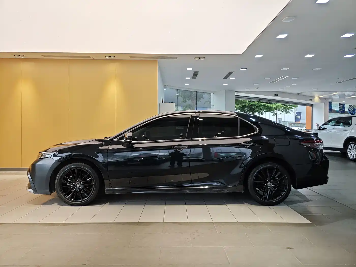 Toyota Camry 2022 2.0S Knight Edition фото 6