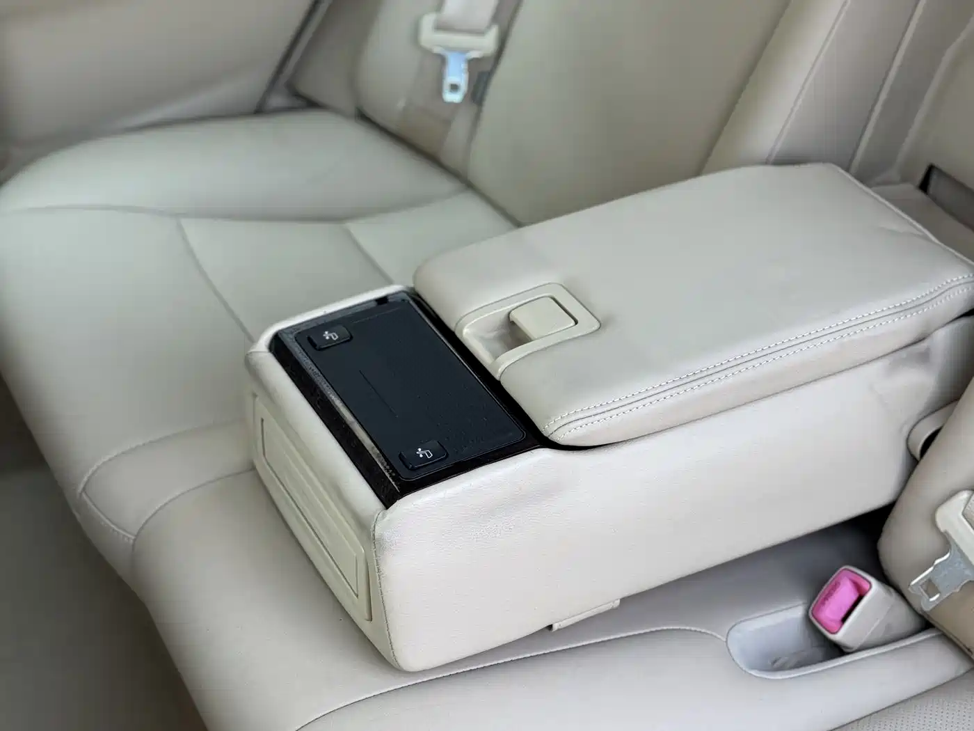 Toyota Camry 2015 Dual Engine 2.5HG Luxury Navigation Edition фото 12