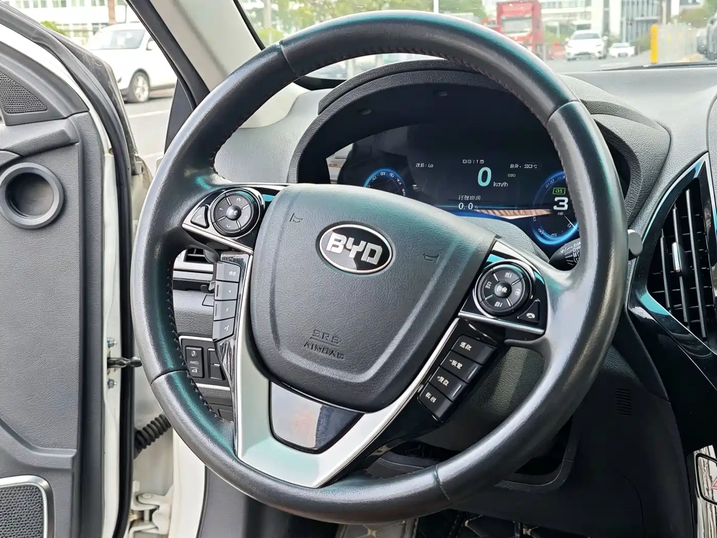 BYD Qin New Energy 2015 1.5T Double Champion Flagship Plus фото 12