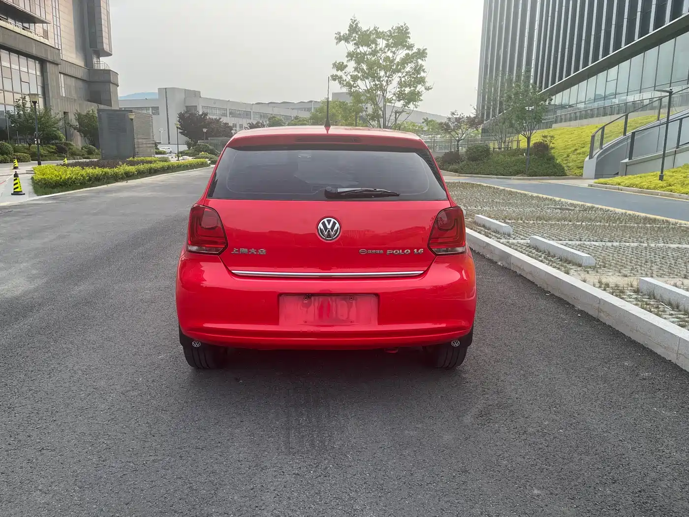 Volkswagen Polo 2013 1.6L Automatic Luxury Edition фото 5