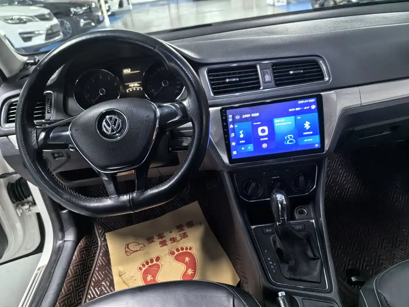 Volkswagen Lavida 2015 1.6L Automatic Comfort Edition фото 11