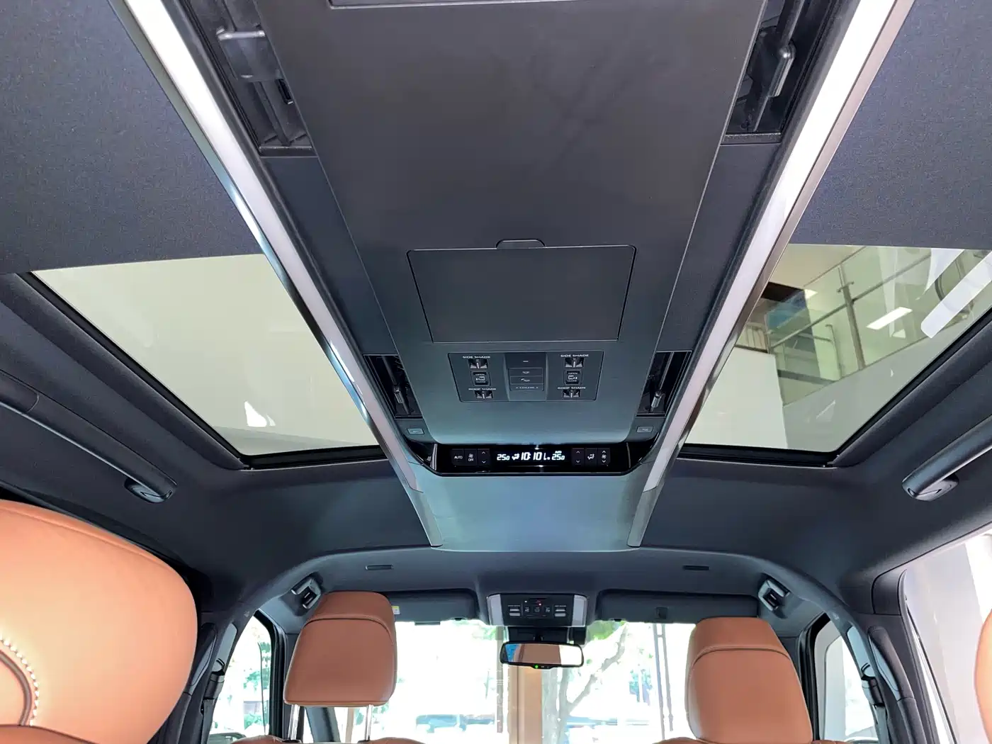 Toyota Vellfire 2026 2024 Crown Hybrid 2.5L Executive Premium Edition