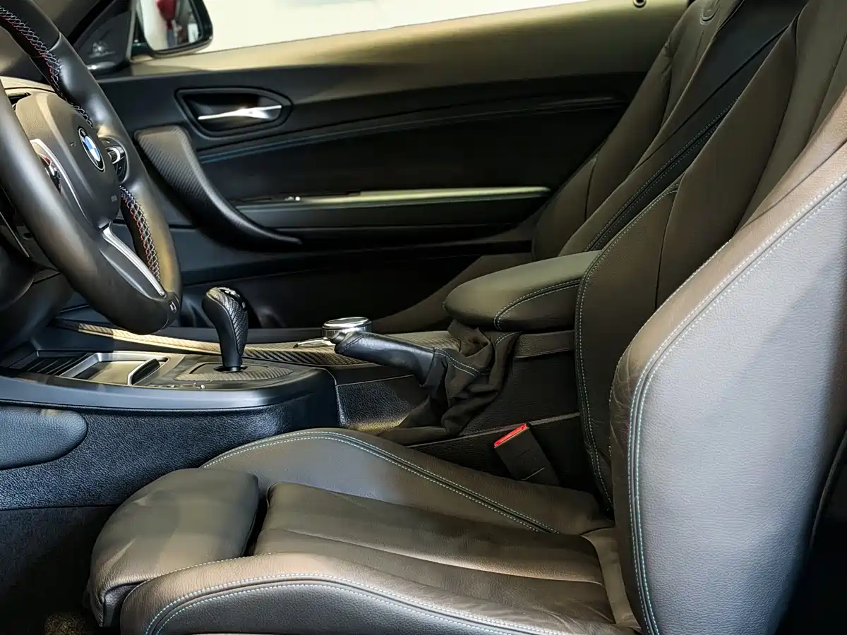 BMW M2 2018 M2 фото 17