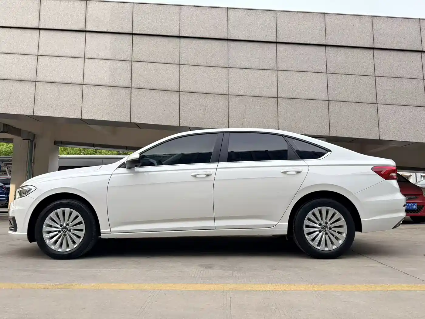 Volkswagen Lavida 2021 1.5L Auto Comfort Edition фото 3